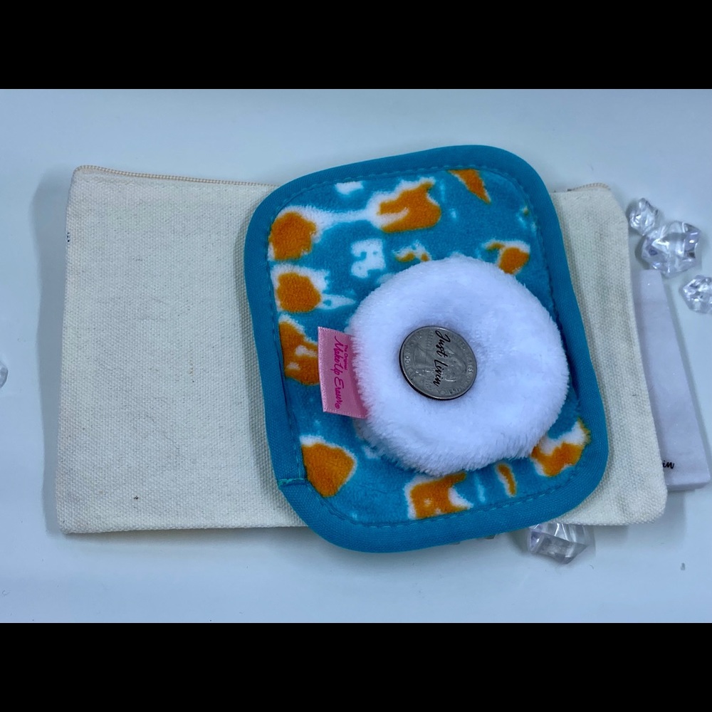 💋 MakeUp Eraser Try-Me Set - Picture 3 of 7